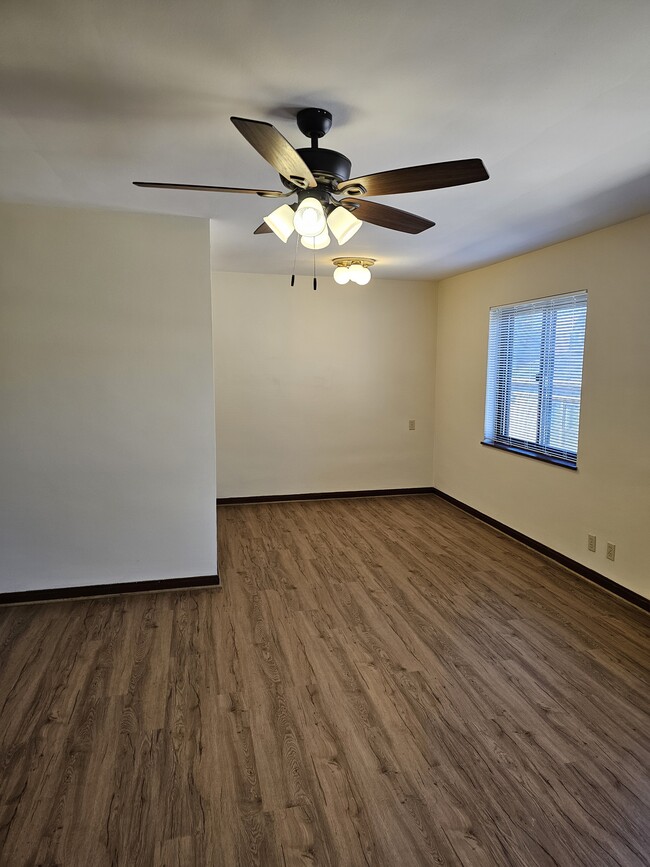 Building Photo - 254 Senator Pl