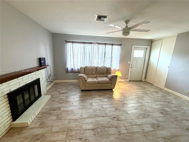 Foto del edificio - 935 Churchill Rd