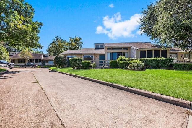 Foto del edificio - 49 April Point Dr N