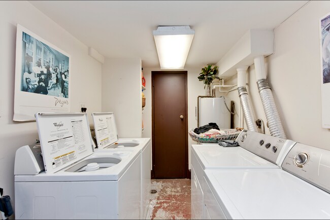 Building Photo - Beautiful and Boutique in Eastern Market!