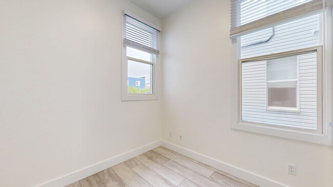 Building Photo - 767 6th Ave