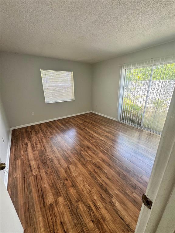 Foto del edificio - 2896 Meadow Lake Ave