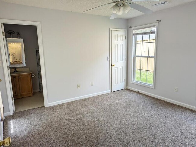 Building Photo - 6306 Forest Ridge Dr