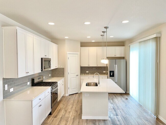 Building Photo - Three Years Old, 3 Bedroom Pathway Home