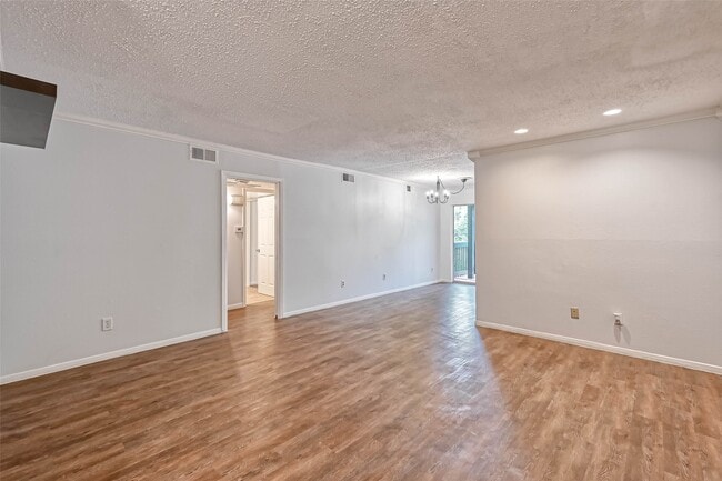 Building Photo - 8277 Kingsbrook Rd
