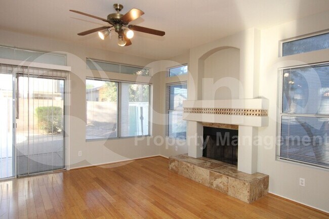 Building Photo - 1542 E Stanford Ave