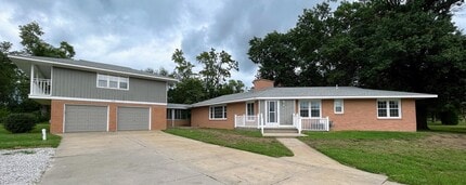Building Photo - 5600 N Plum St
