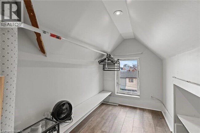 Photo du bâtiment - 181 West Avenue N