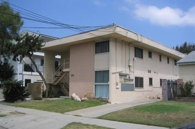 Building Photo - 315 N Hillcrest Blvd