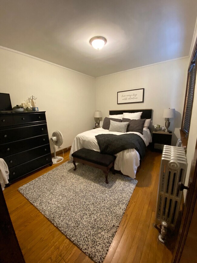 Foto del edificio - 1427 N Artesian Ave