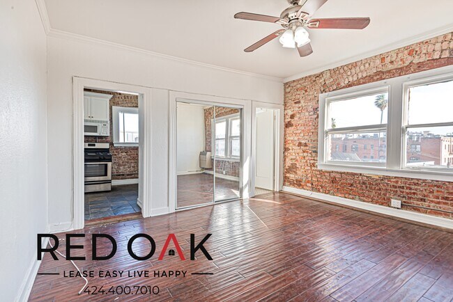 Building Photo - 728 S Berendo St
