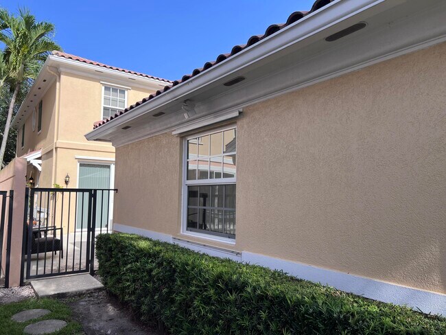 Foto del edificio - 3368 Greenway Dr