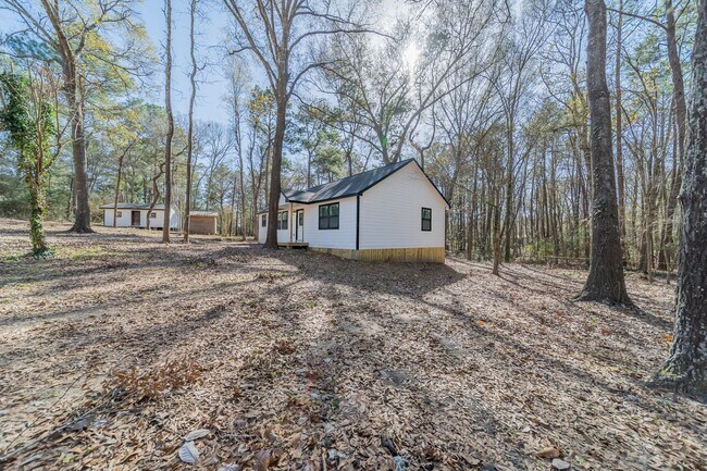 Foto del edificio - 12028 Cedar Ln