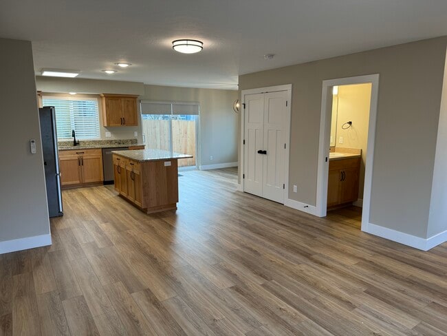 Building Photo - 444 Gaines St NE