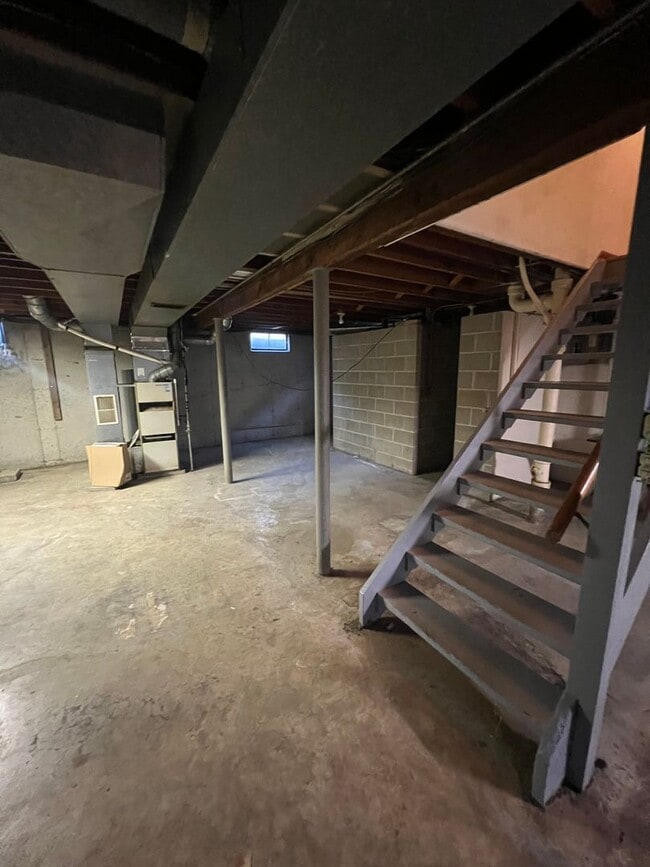 Building Photo - Indian Hills 3 Bedroom 1.5 Bath