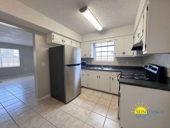 Building Photo - Charming 2-Bedroom Townhouse in Fort Walton Beach!