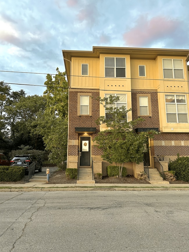 Building Photo - 309 Cedar St