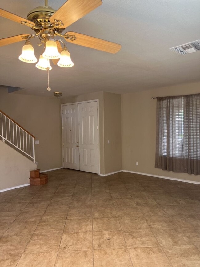 Building Photo - 5B/ 3B home with Loft in San Tan Ranch