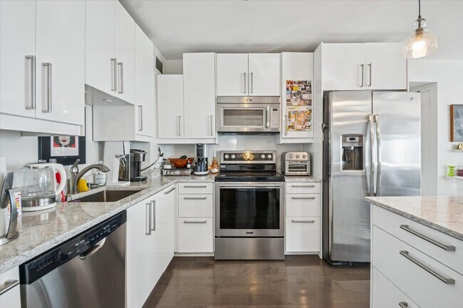 Foto del edificio - 3600 N Lake Shore Dr