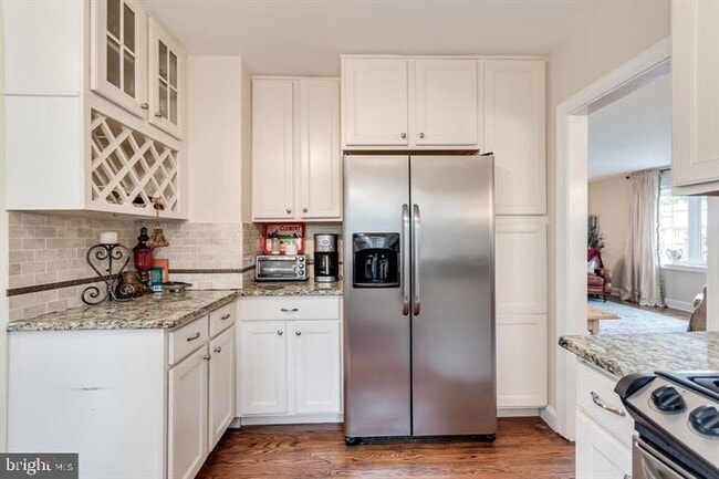 Building Photo - 523 Wayne Ave