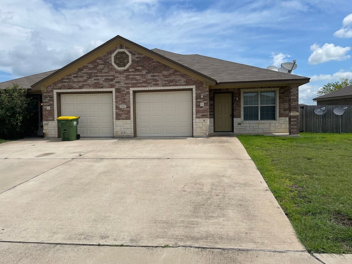 Primary Photo - 202 Coby Dr