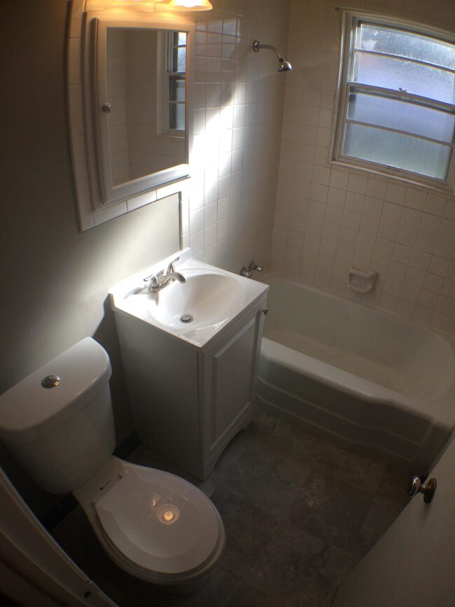 Foto del edificio - 6611 Pratt St