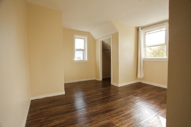 Building Photo - 626 Park Ave