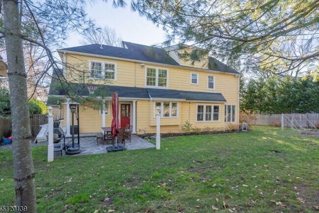 Foto del edificio - 39 Hobart Ave