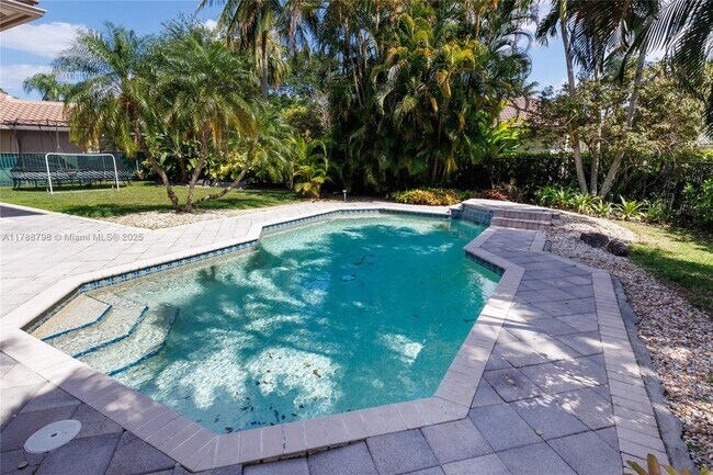 Foto del edificio - 280 Landings Blvd