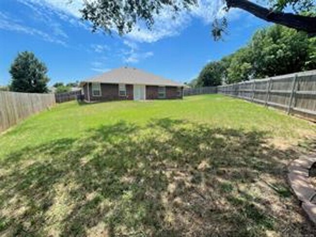 Foto del edificio - WOODCREEK ADDITION | PRIME LOCATION NEAR OU