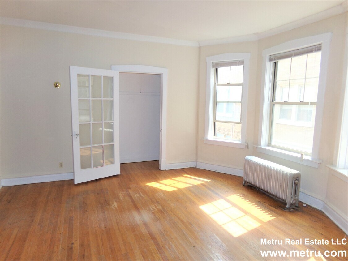 Primary Photo - 1033 W North Shore Ave