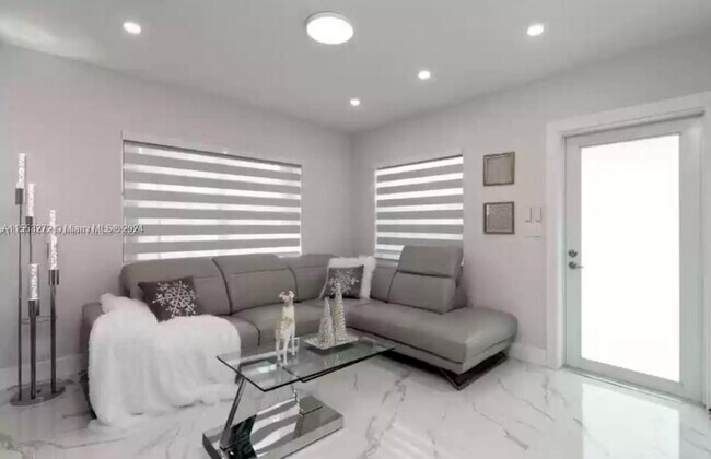 Foto del edificio - 3172 SW 2nd St