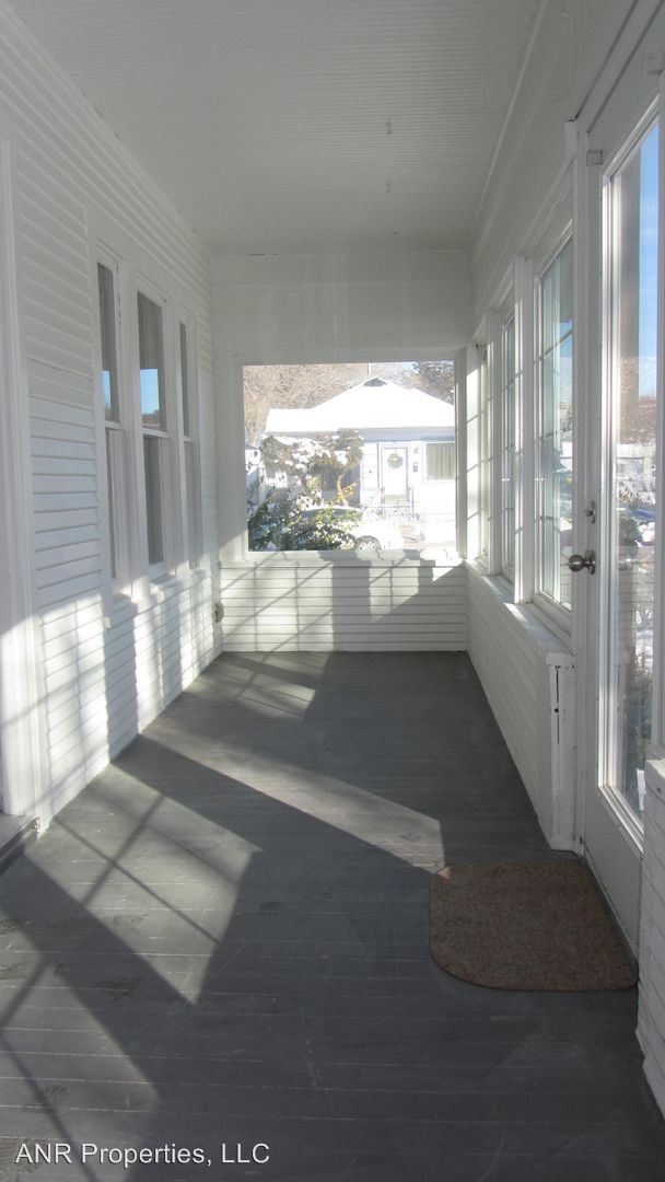 Building Photo - 3 br, 2 bath Apartment - 1256 E. Clark
