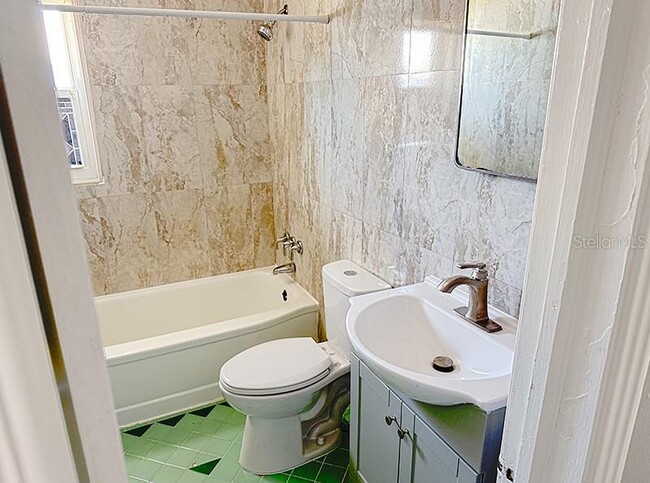 Building Photo - 1481 Drew St