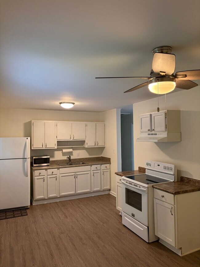 Building Photo - 3 bedroom 1 Bath Home