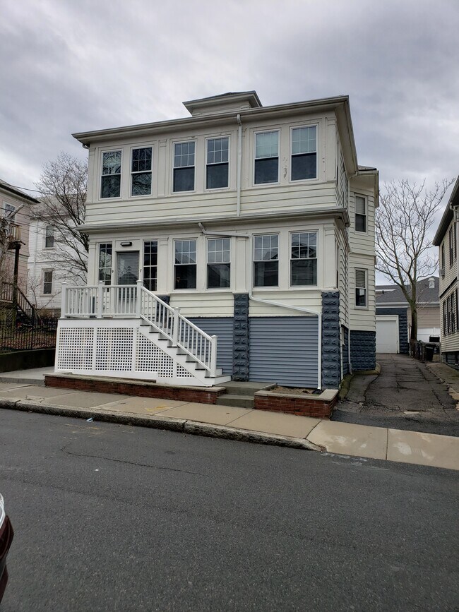 Building Photo - 9 Hamilton Rd