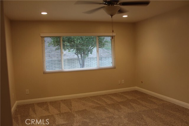 Building Photo - 1560 Country Club Dr