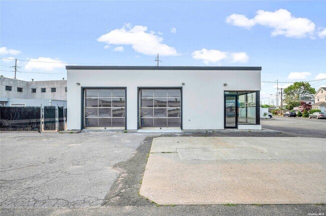 Building Photo - 88 Woodbury Rd