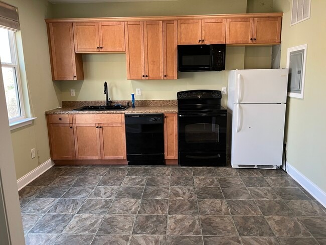 Cabinet space and everything you need in a kitchen. - 3734 Looper Rdg