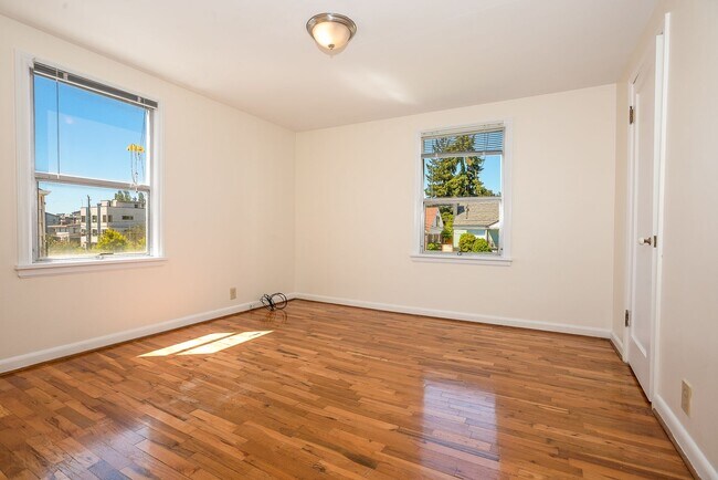 Foto del edificio - 3243-3243 NW Market St