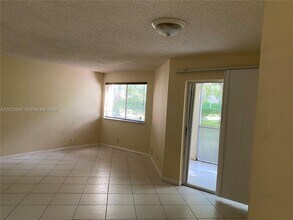 Building Photo - 9755 Westview Dr