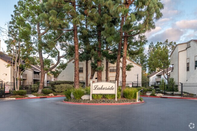 Foto del edificio - Lakeside Garden Grove