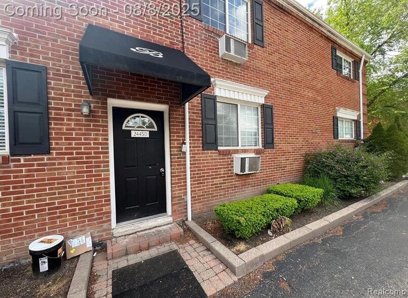 Foto principal - 2445 Torquay Ave
