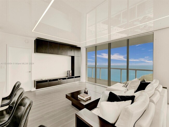 Foto del edificio - 6365 Collins Ave