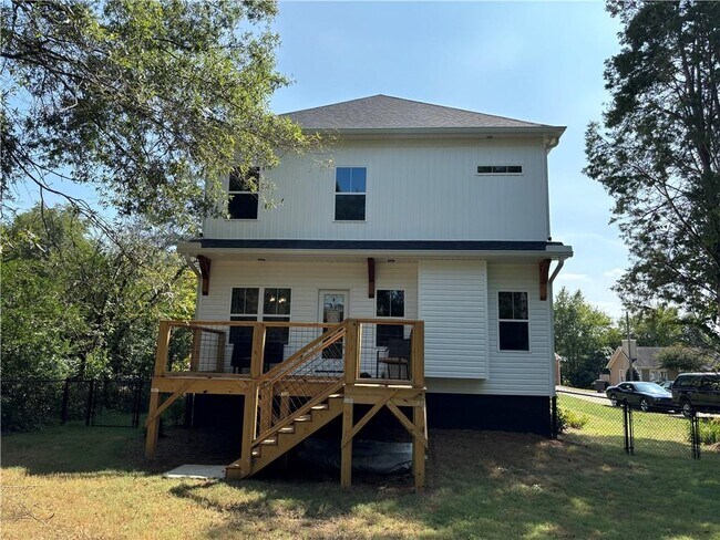 Building Photo - 15 Saddle Brook Dr