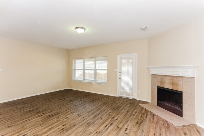 Foto del edificio - 1771 Eagle River Trail