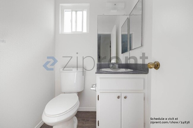 Foto del edificio - 4517 College Way