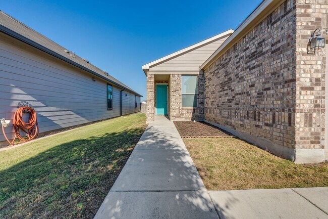 Foto del edificio - BEAUTIFUL 3-BEDROOM HOME IN WEST VILLAGE AT CREEKSIDE