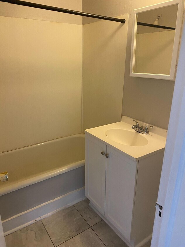 Building Photo - 429 W G St