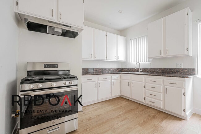 Foto del edificio - 6135 Saturn St